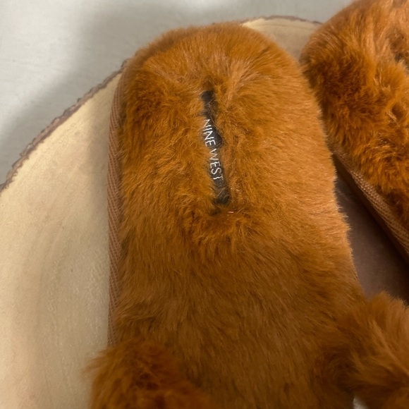 Nine West Fuzzy Slippers EUC size Large - Picture 2 of 7